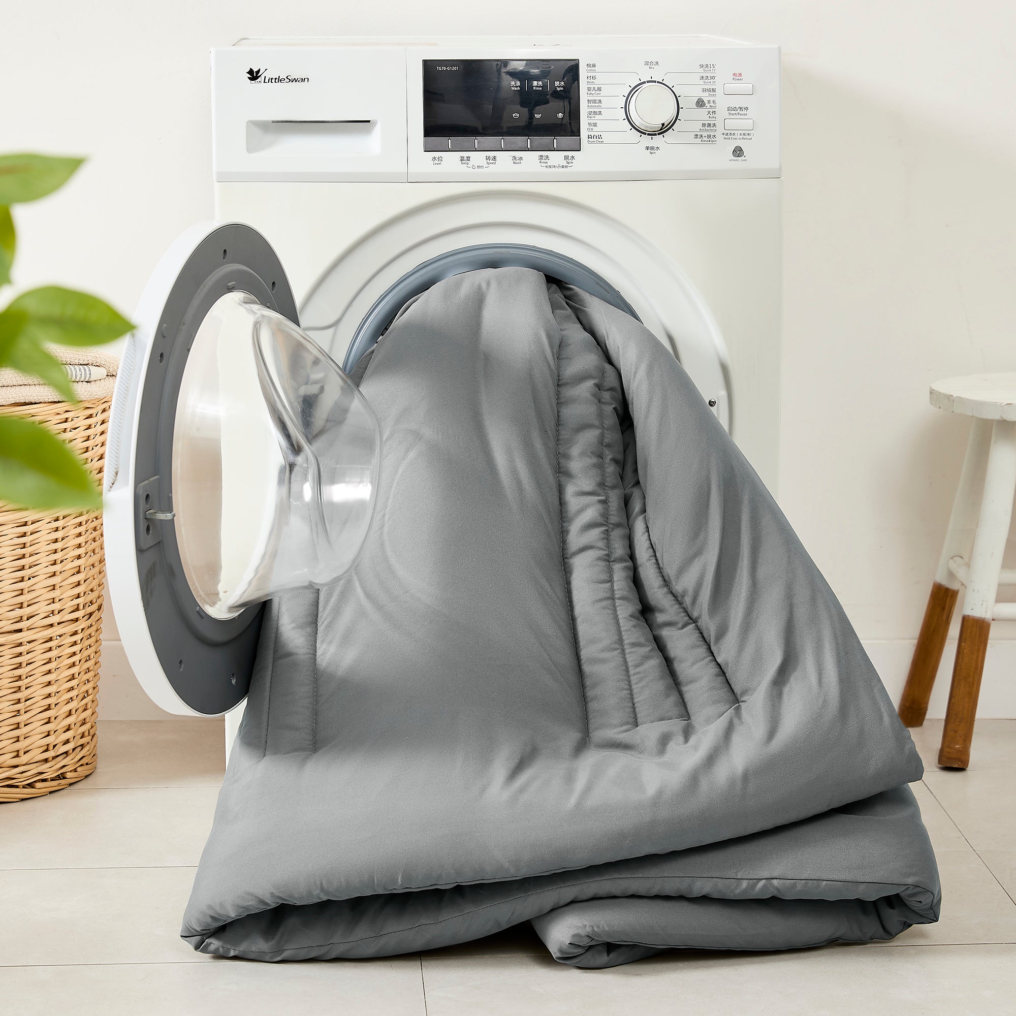 Queen Comforter Set Quilted Stripe Bedding Bundle ?– Comforter, Mattress Protector, Sheets with Pockets on the Side & Built-in Corner Strap ?– Fitted Sheet Media Pocket for Devices, Gray/Silver