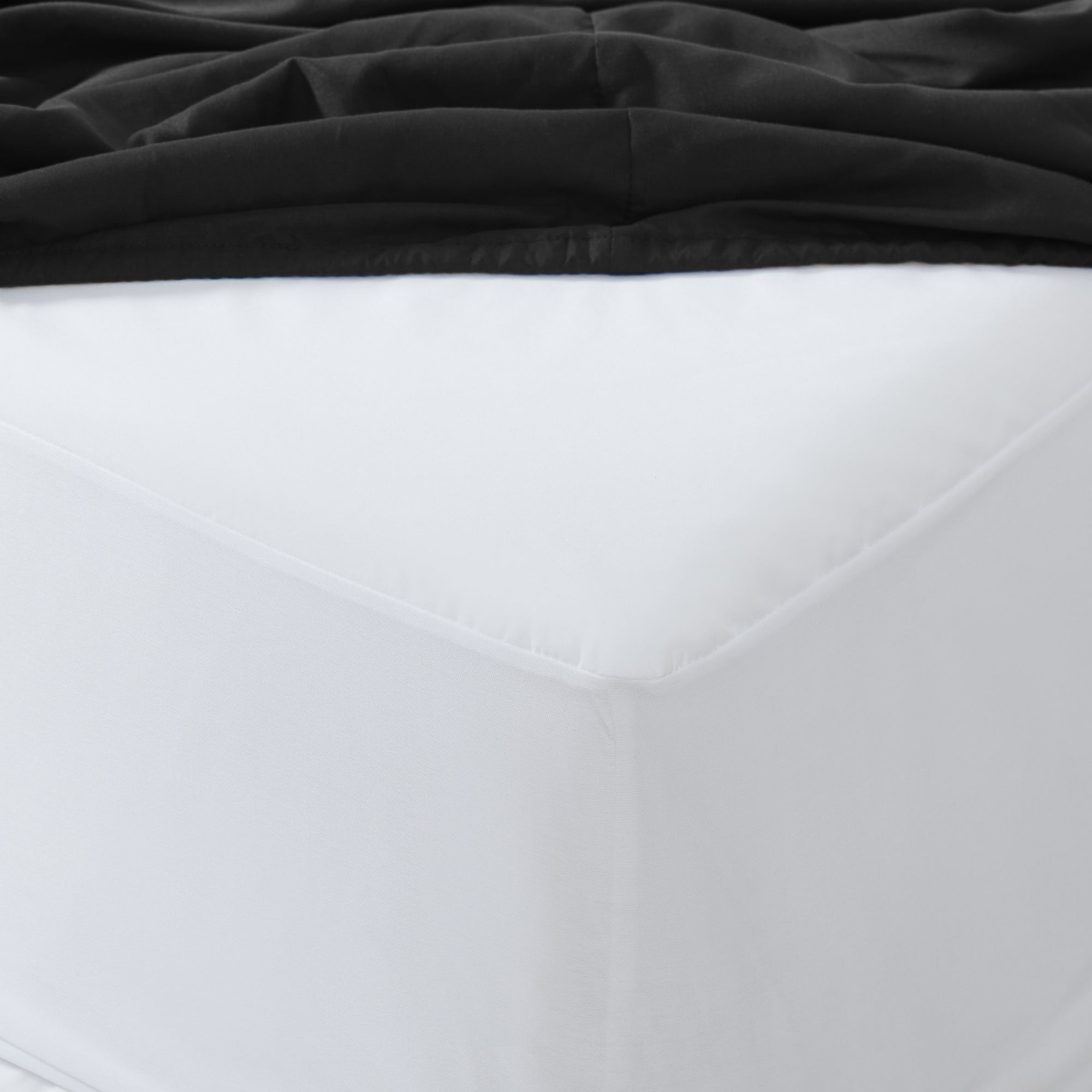 Dorm Room Essentials Twin XL Comforter Set Bedding ?– College-Ready Bundle with Comforter, Mattress Protector & Sheets with Pockets on the Side & Built-in Corner Strap ?– Media Pocket for Device