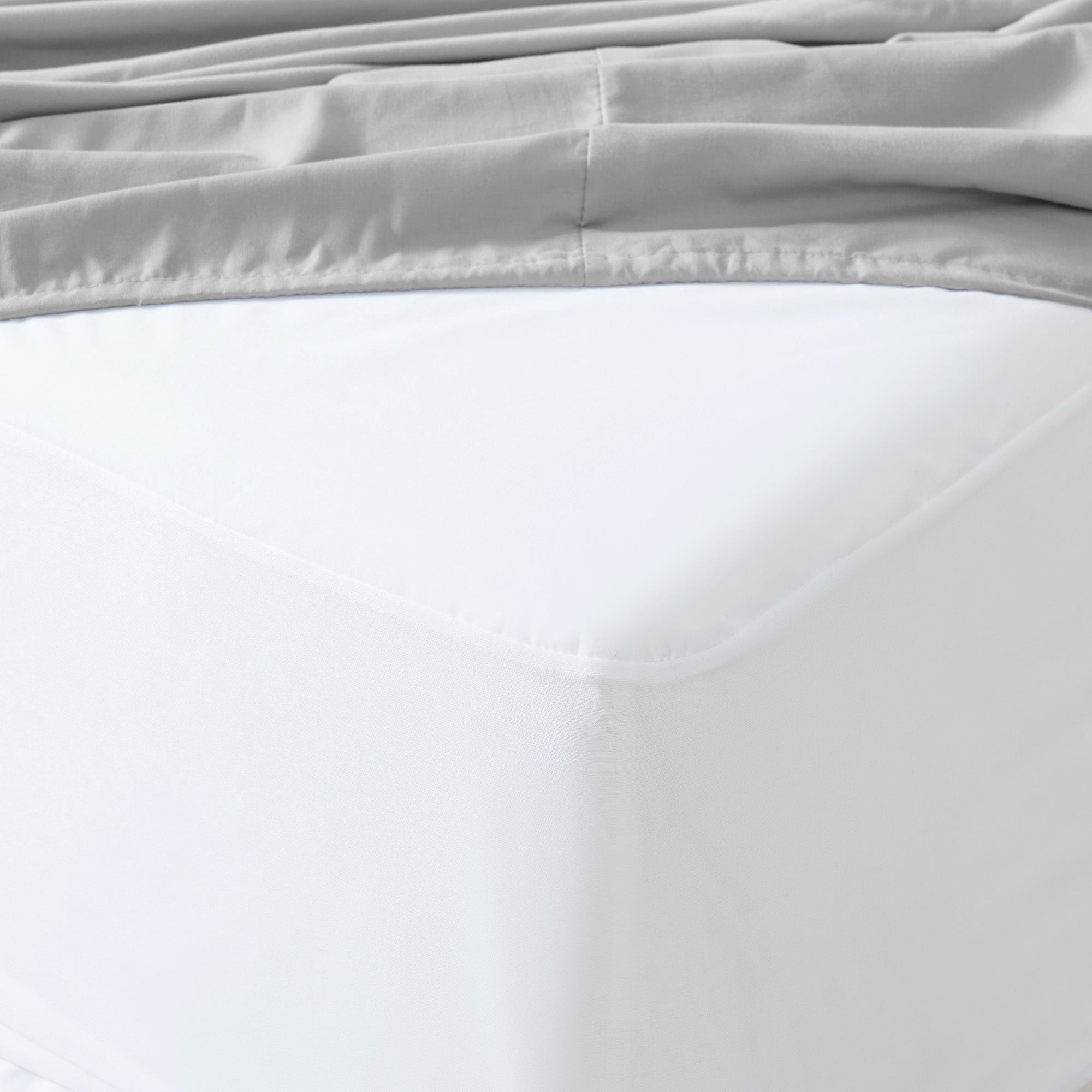 Dorm Room Essentials Twin XL Comforter Set ?– College-Ready Bundle with Comforter, Mattress Protector & Sheets with Pockets on the Side & Built-in Corner Strap ?– Media Pocket for Devices