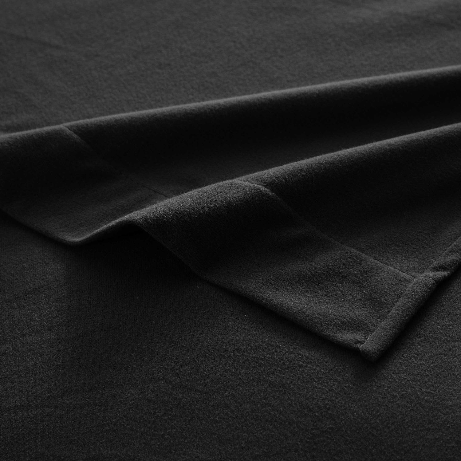 Flannel 4-Piece Sheet Set Black - Corner