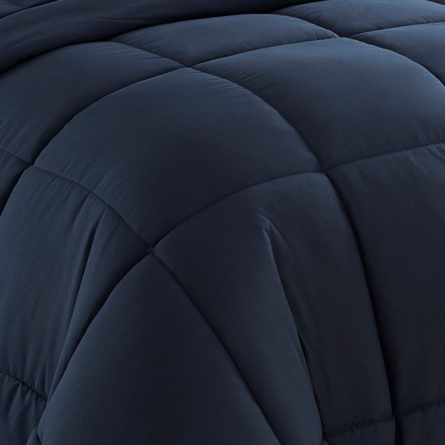 Basic 5-Piece Bed in a Bag  Set Navy - Comforter Detail