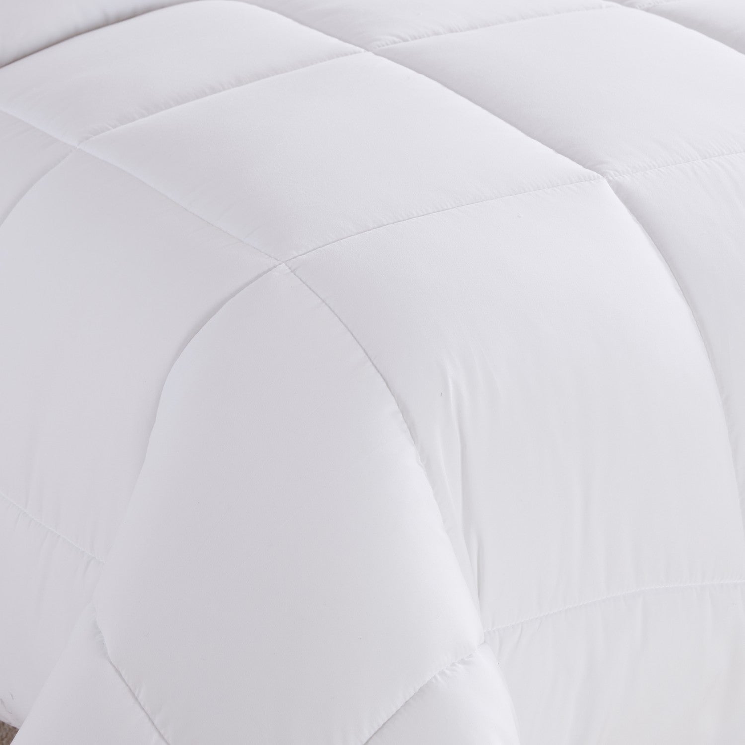 Basic 5-Piece Bed in a Bag  Set White - Comforter Detail