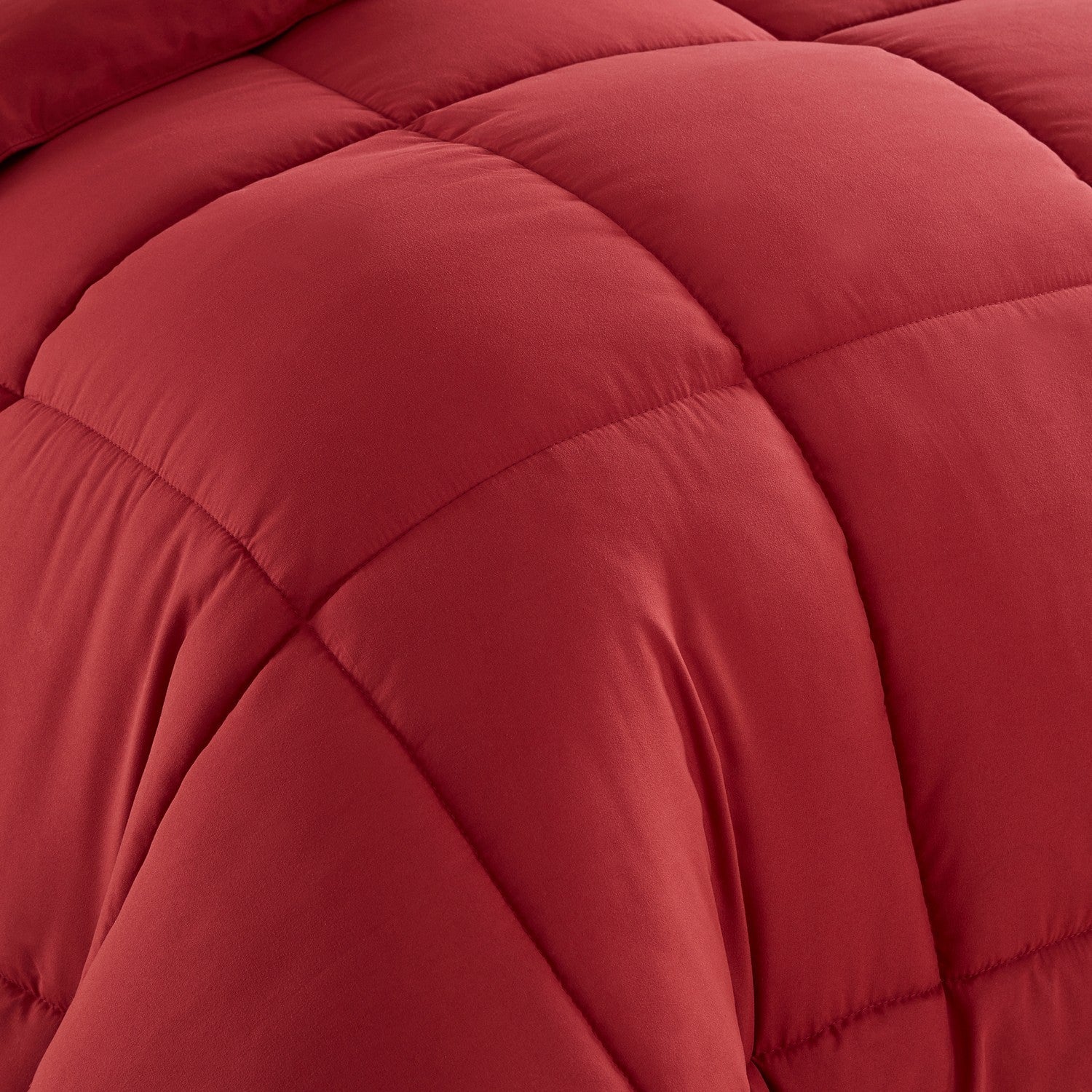 Essential 7-Piece Bed in a Bag Set Burgundy - Detail