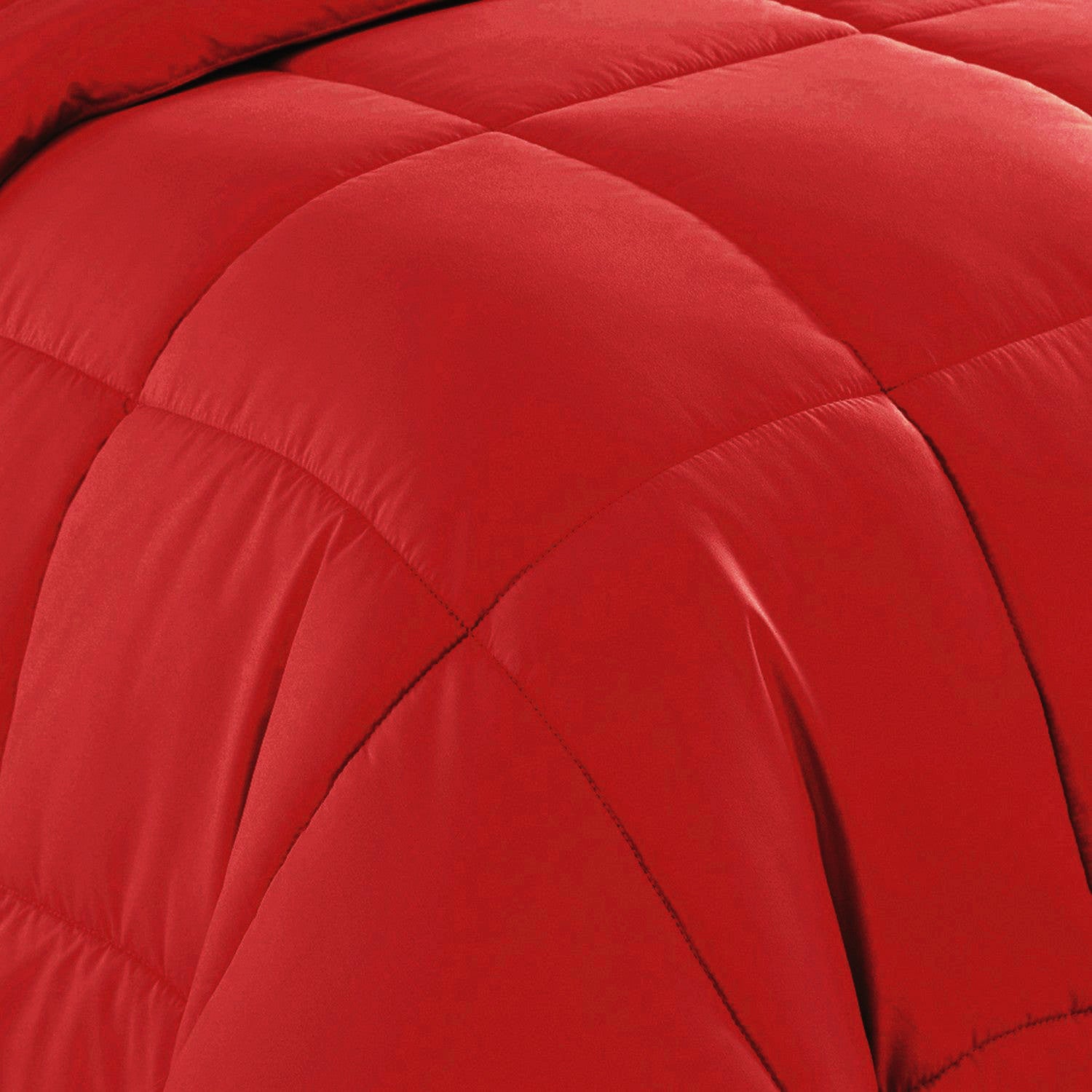 Essential 7-Piece Bed in a Bag Set Red - Detail