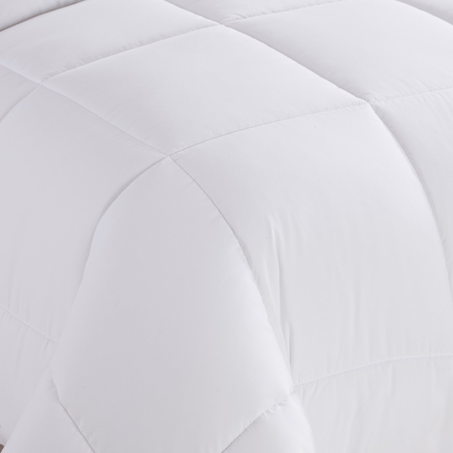 Essential 7-Piece Bed in a Bag Set White - Detail