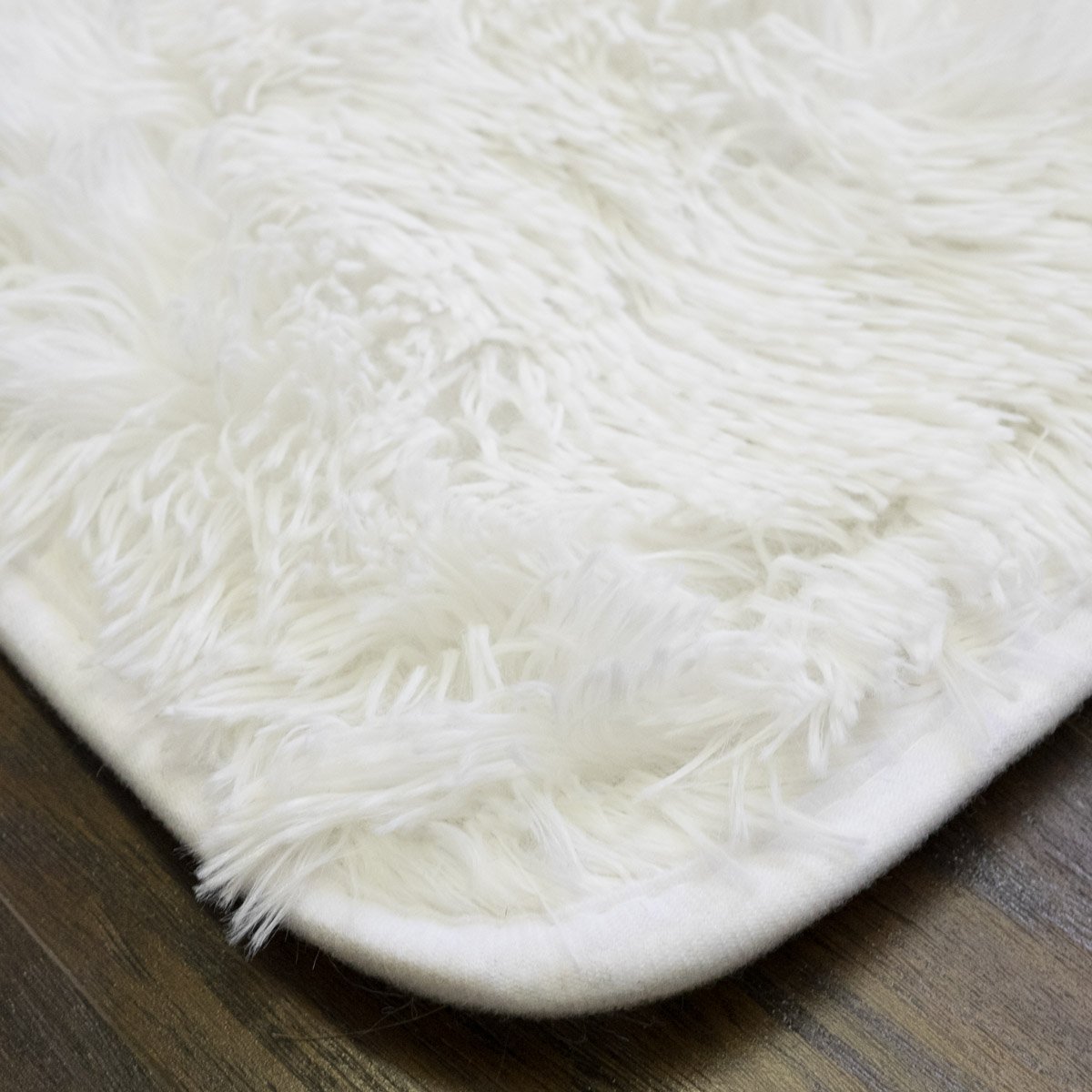 Faux Fur Rectangle Floor Area Rug 4Ft By 5Ft White - Corner