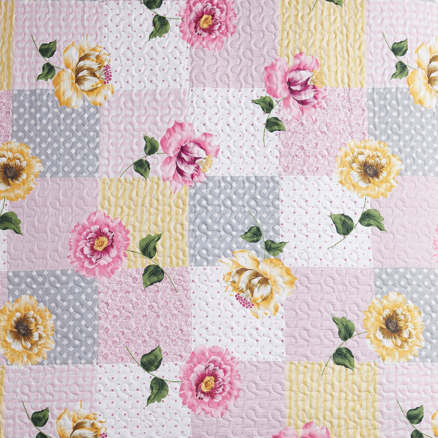 Printed 3-Piece Quilt Set, Floral Patchwork - Fabric