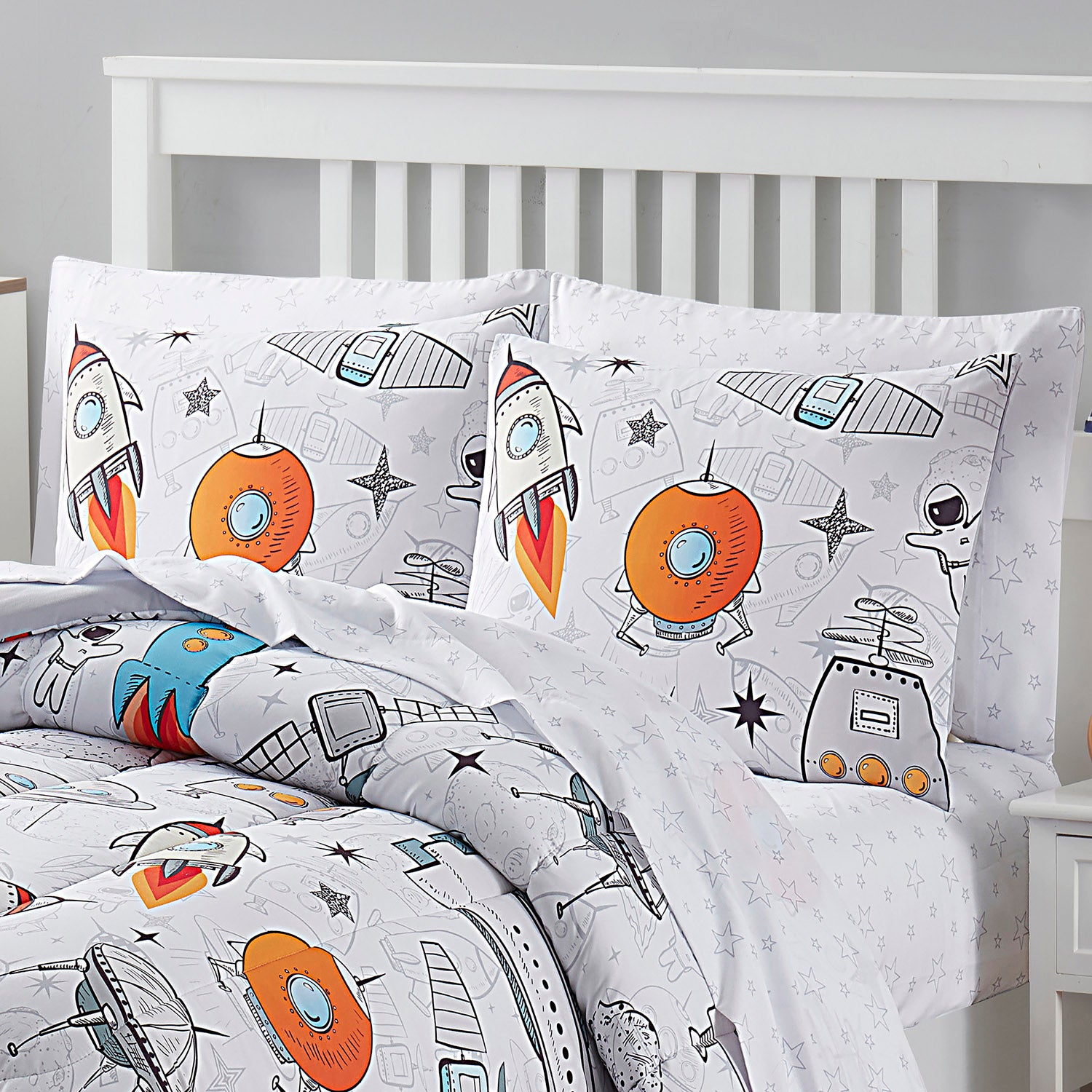 Printed Kids Bed in a Bag Set, Floating In Space - Detail