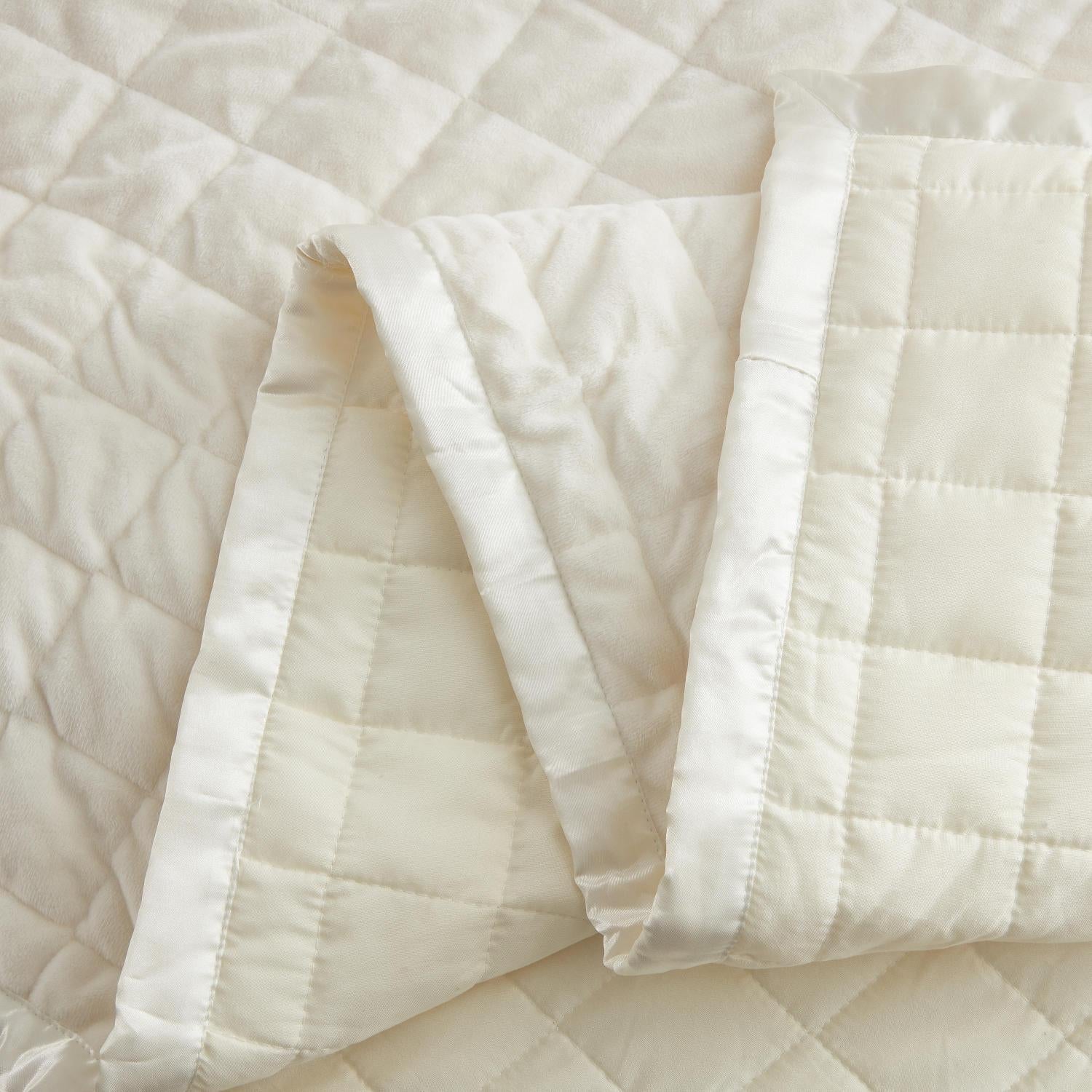 Velvet 3-Piece Quilt And Pillow Sham Set Ivory - Corner