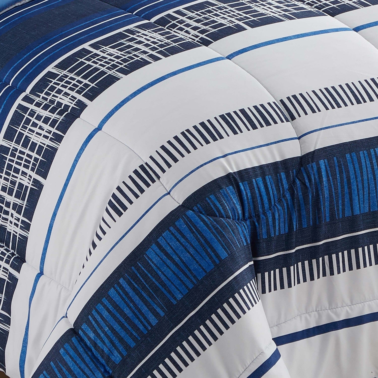 Mediterranean 7-Piece Bed in a Bag Set - Comforter Detail