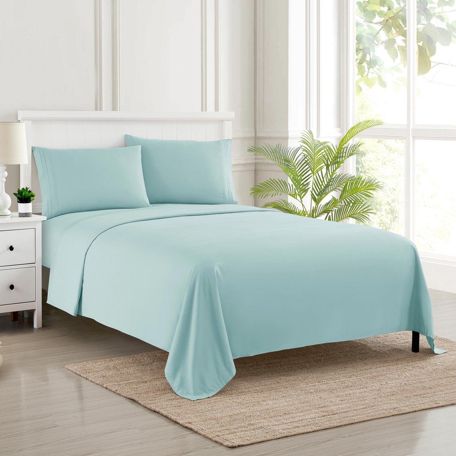 Classic 4-Piece Bed Sheet Set (Aqua) - Bed