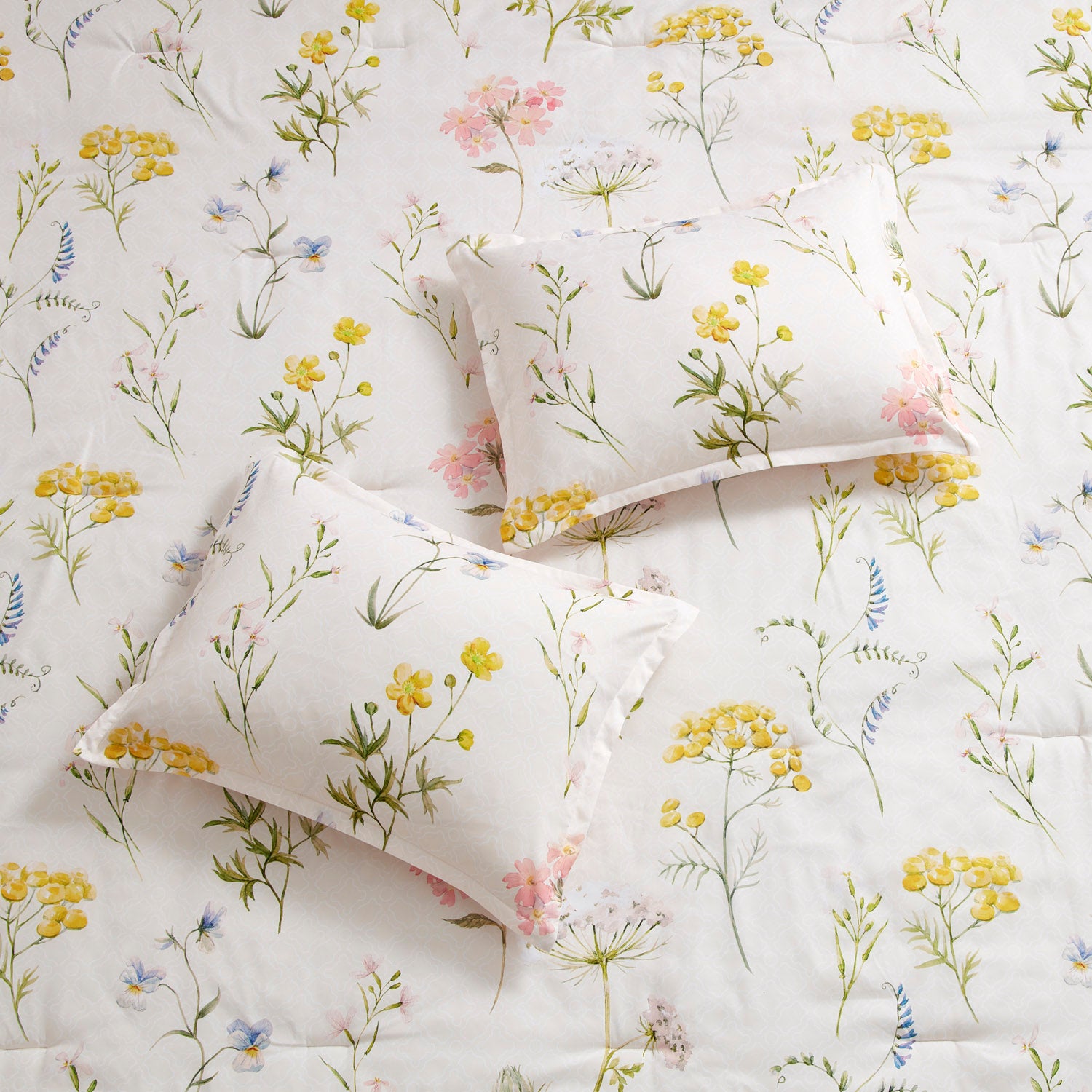 Mazie Flowers 7-Piece Bed in a Bag Set - Pillowcases