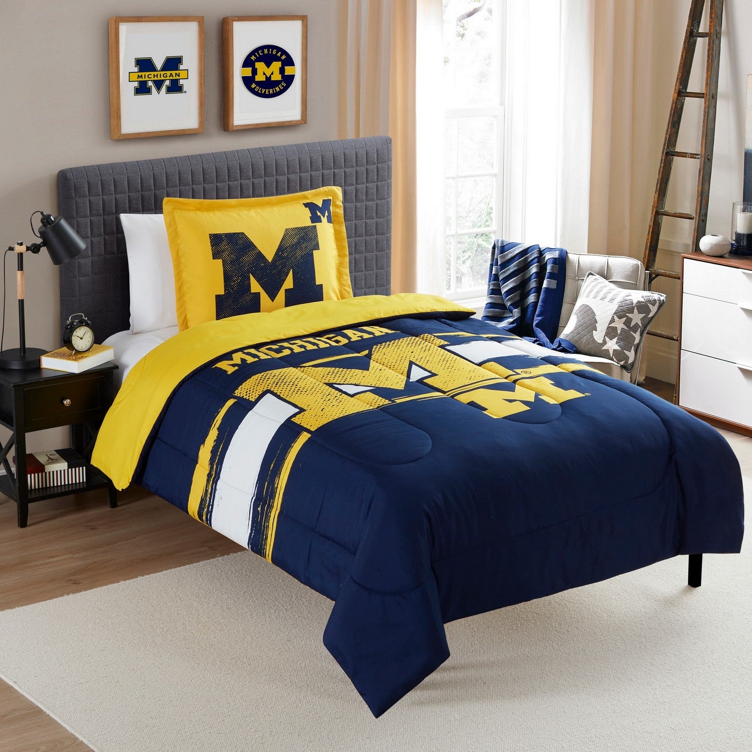 Northwest NCAA Michigan Wolverines Unisex-Adult Bed in a